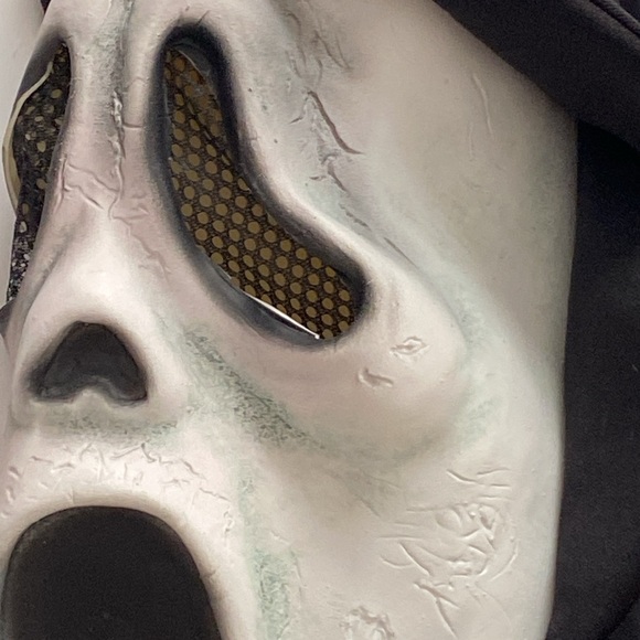 Scream White Ghost Face Halloween Mask and Hood - Picture 4 of 8